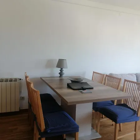 Family Pool & Apartman *